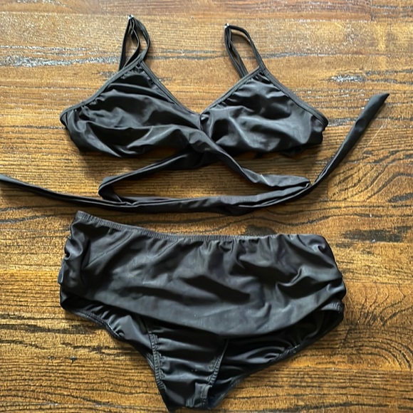 Neverworn Black bikini set size medium - Picture 1 of 5